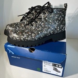 Arizona Women Lug Sole Boots Size 6 M NEW 90s Vibe Black Floral Memory Foam